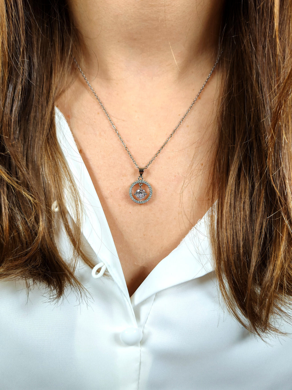 Collana Punto Luce con Cerchio di Zirconi Luminosi