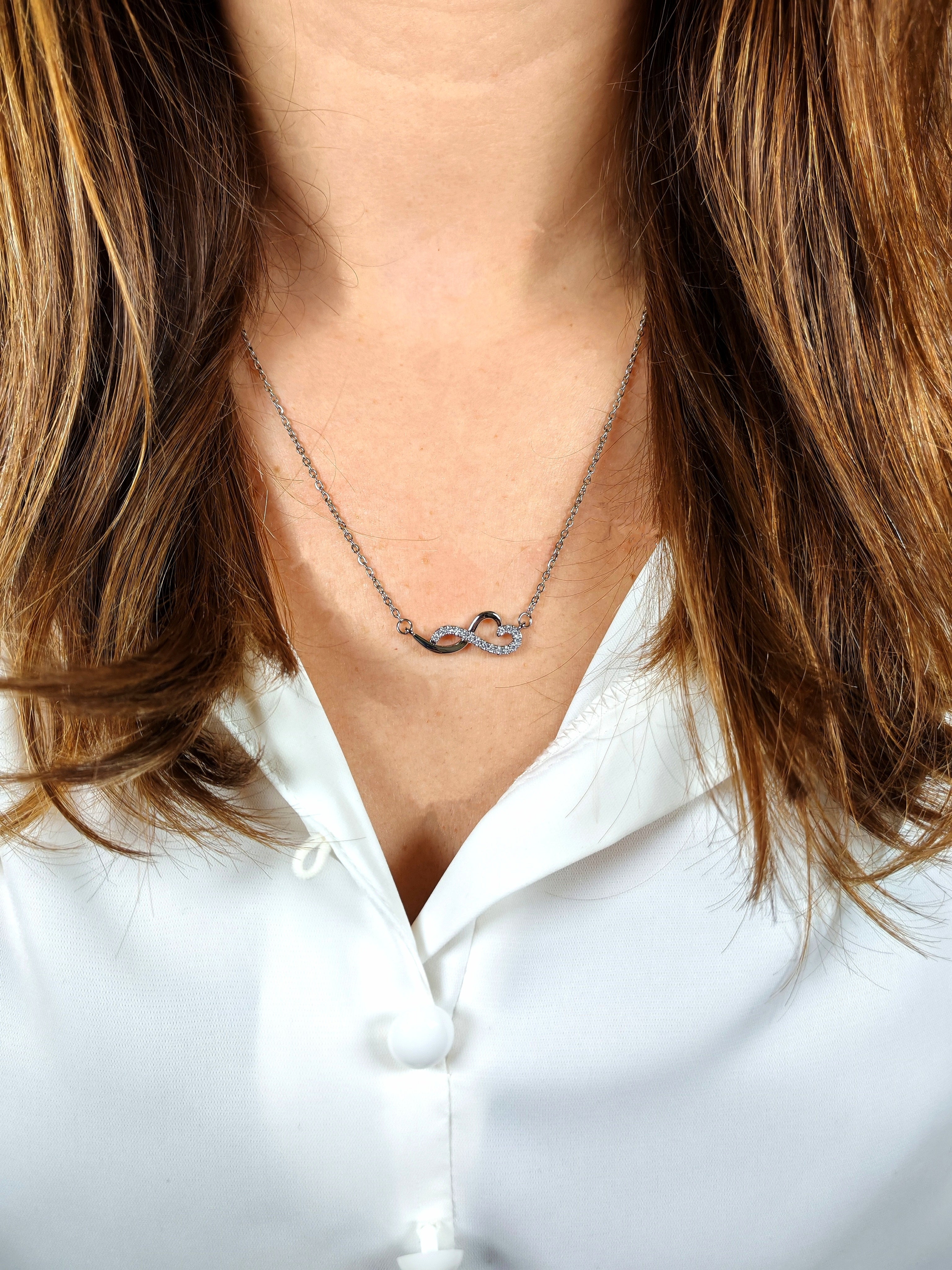 Collana Infinito con Cuore e Zirconi – Elegante e Romantica