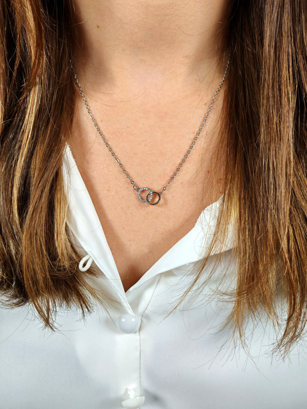 Collana con Pendente a Doppio Cerchio Intrecciato e Zirconi