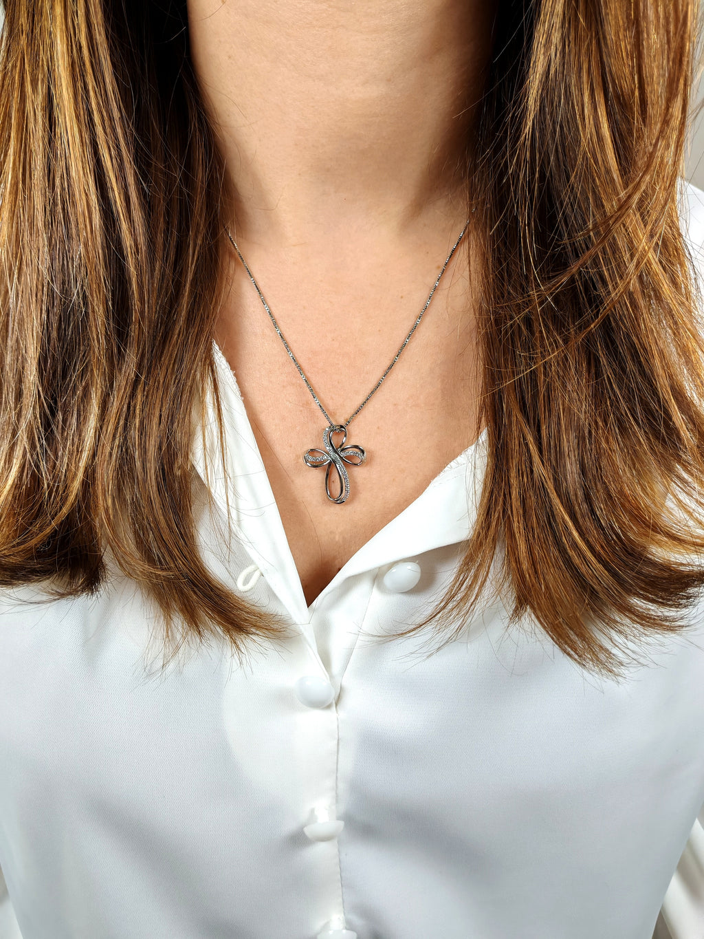 Collana Croce Infinita con Zirconi Luminosi
