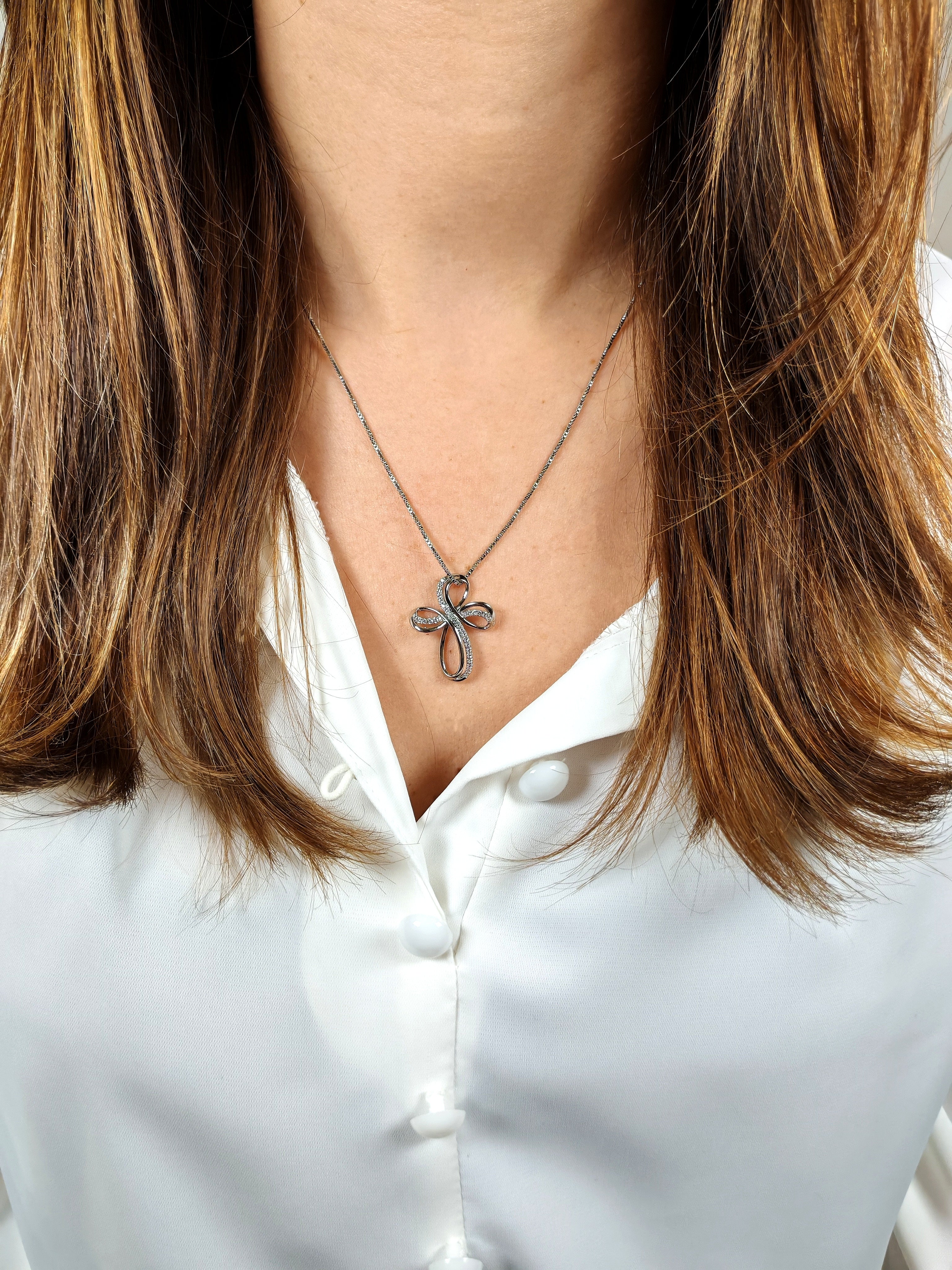 Collana Croce Infinita con Zirconi Luminosi