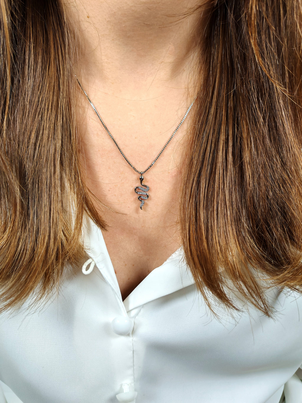 Collana Serpente in Acciaio con Zirconi Luminosi – Accessorio Elegante