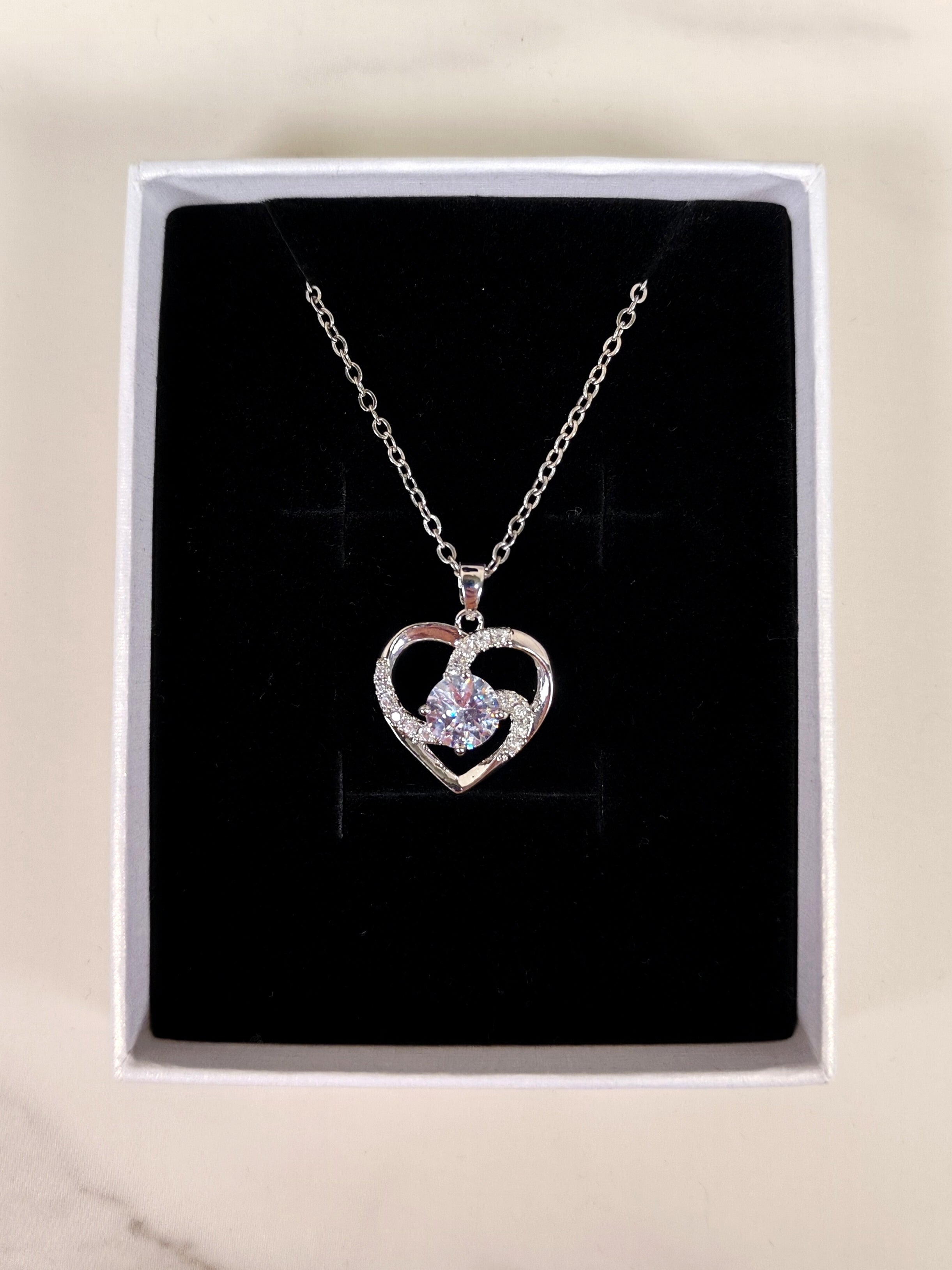 Collana Cuore Radioso con Punto Luce e Zirconi