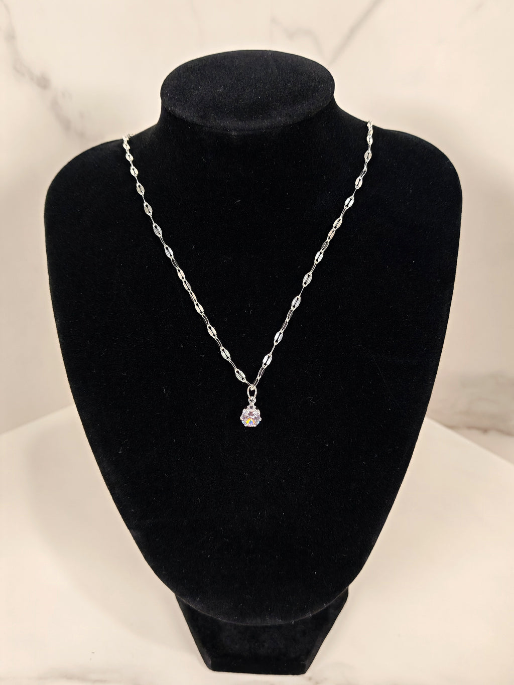 Collana Punto Luce con Zircone Solitario e Catena a Maglie Decorative
