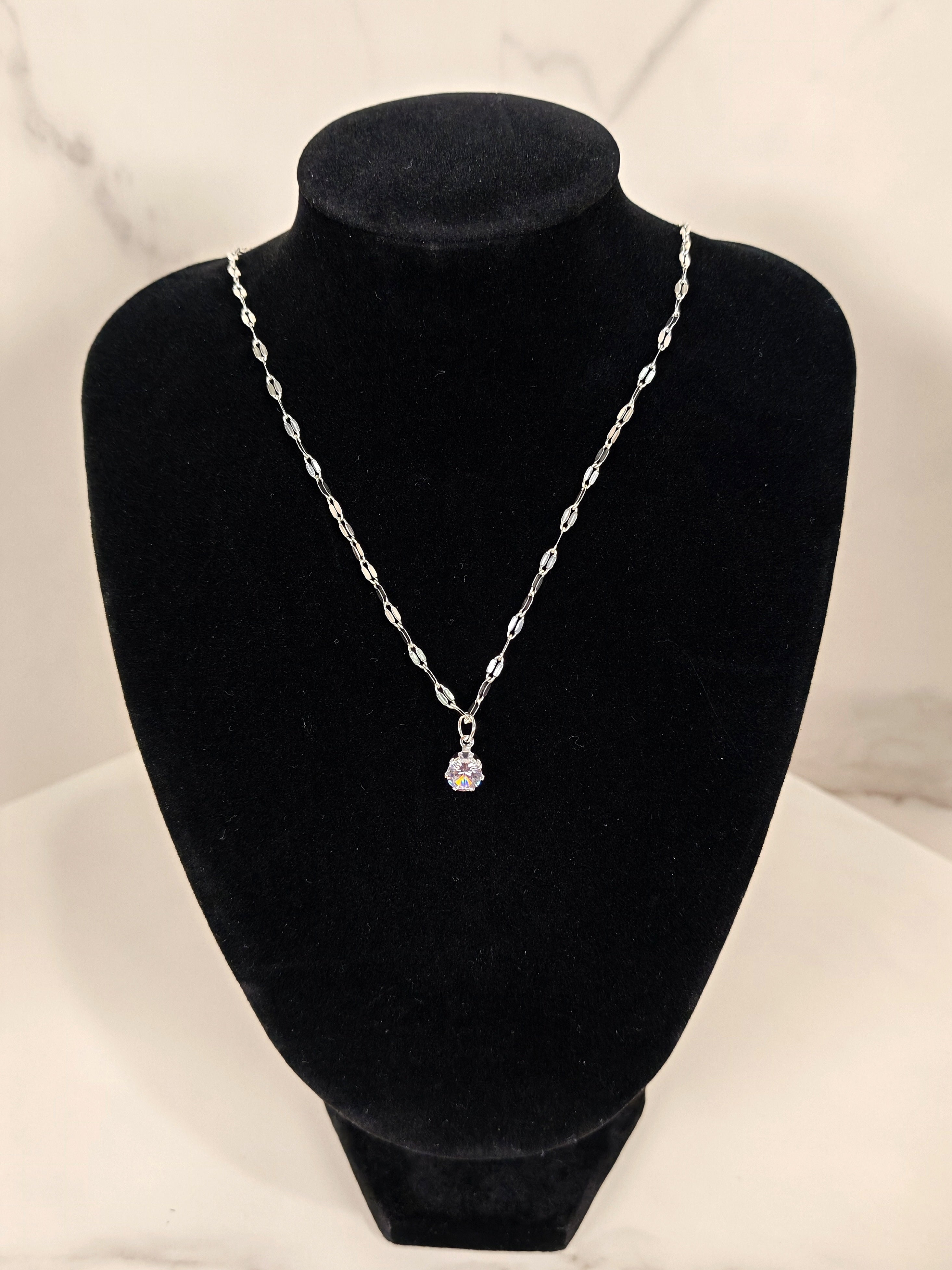 Collana Punto Luce con Zircone Solitario e Catena a Maglie Decorative