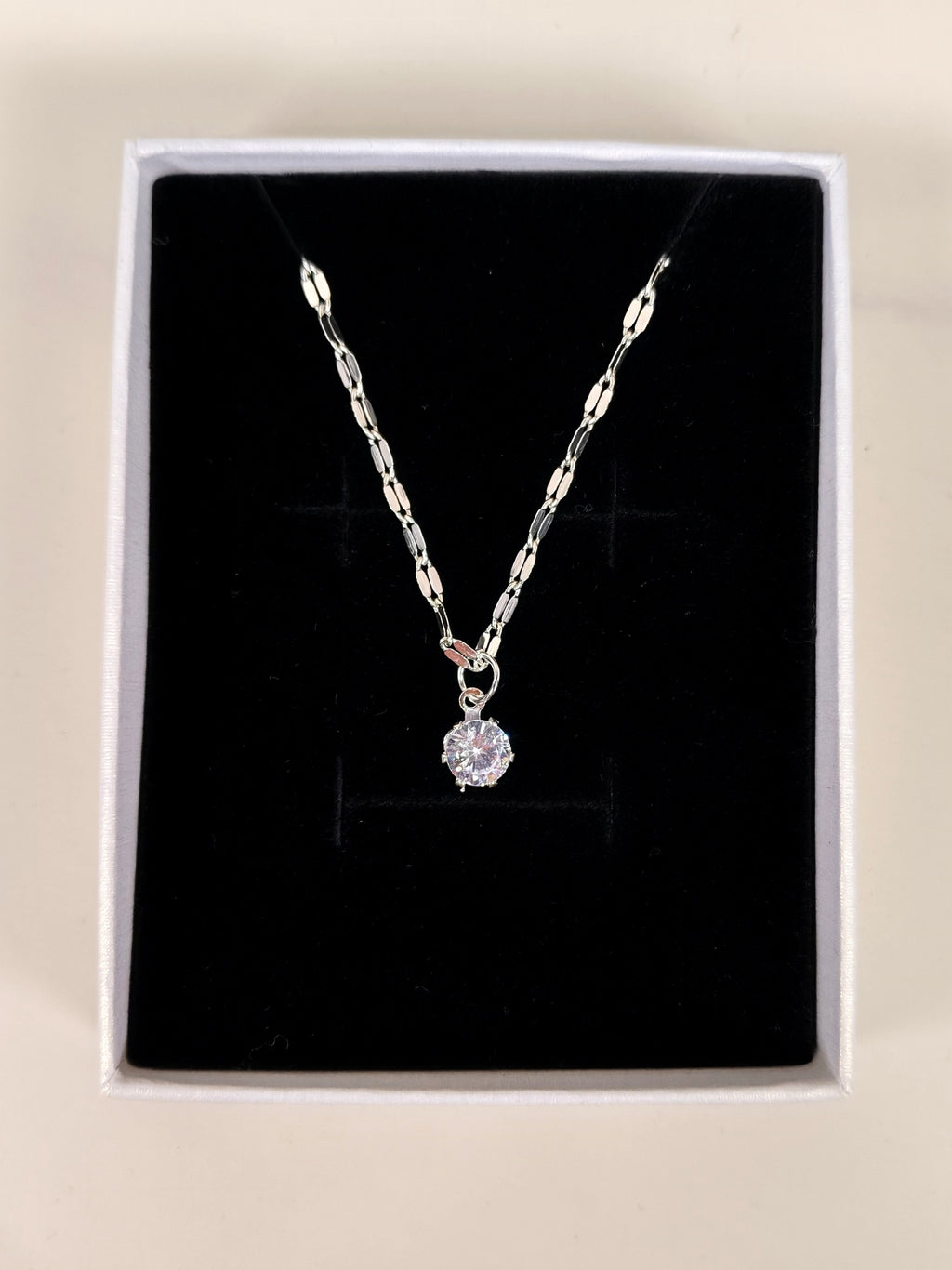 Collana Punto Luce con Zircone Solitario e Catena a Maglie Decorative