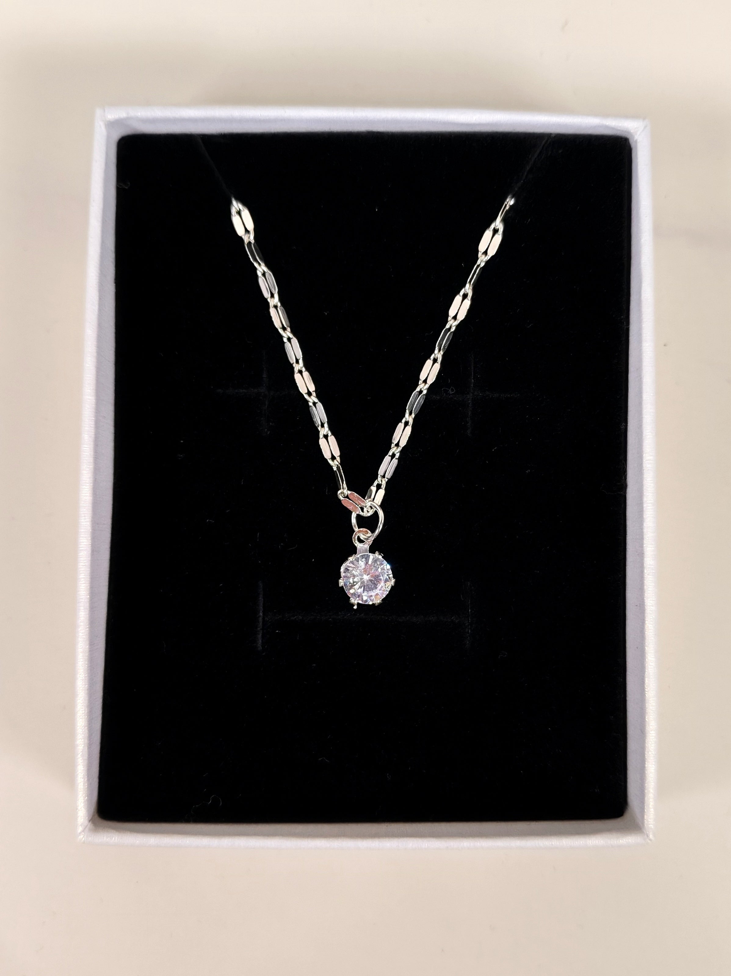 Collana Punto Luce con Zircone Solitario e Catena a Maglie Decorative