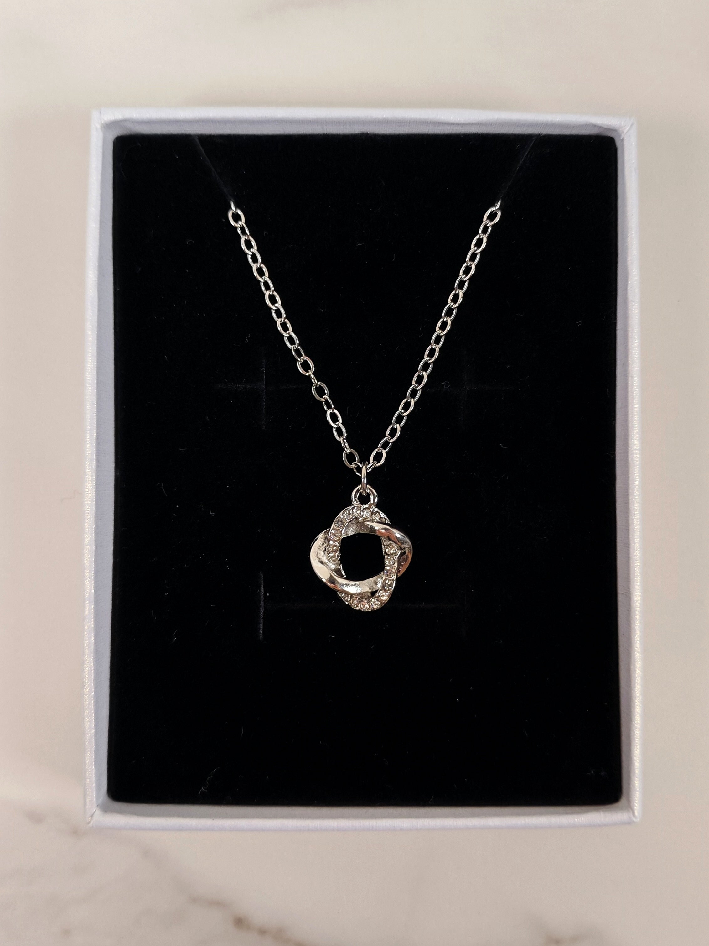 Collana Incrocio di Luce in Metallo Argentato e Zirconi Brillanti