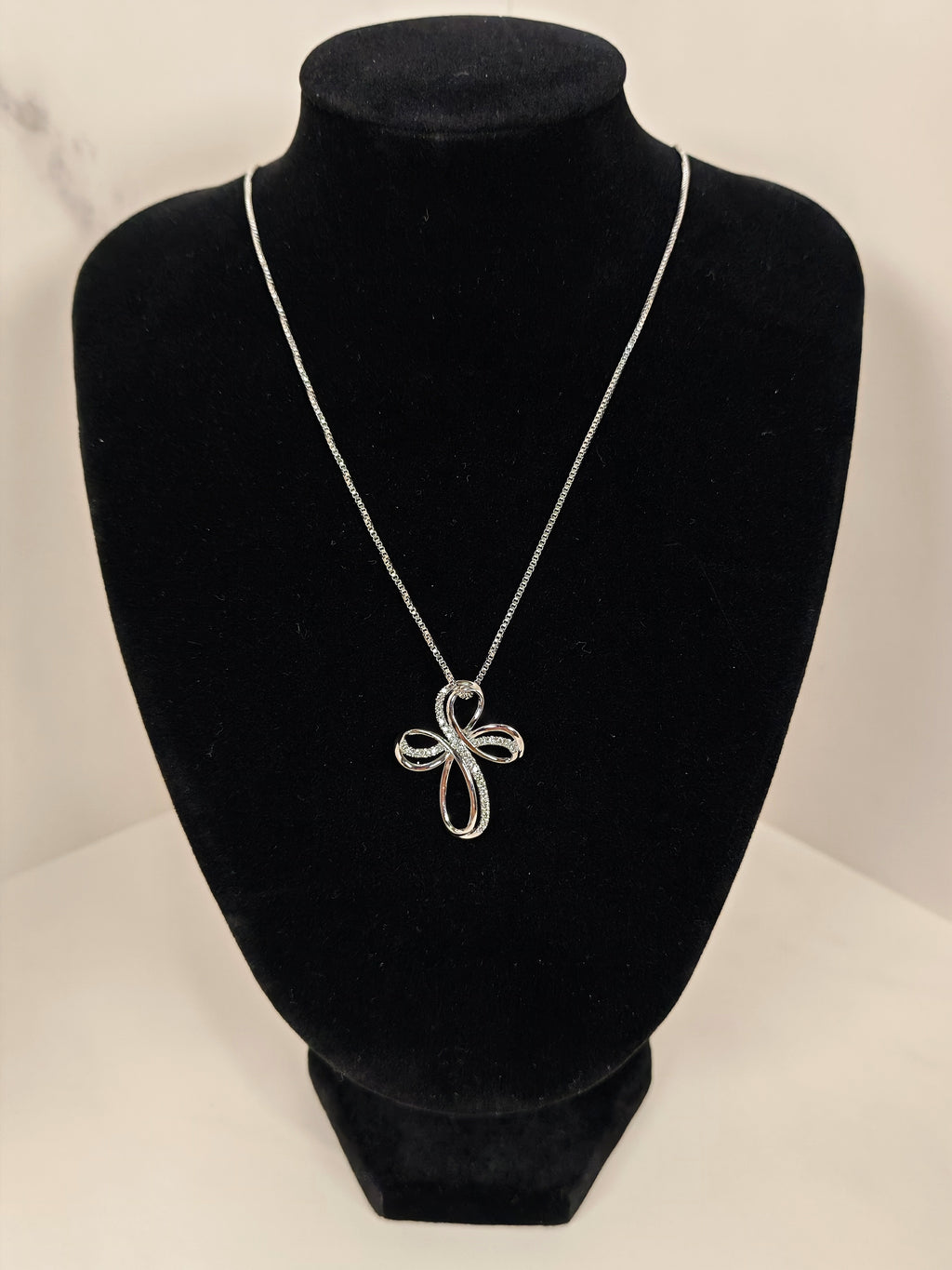 Collana Croce Infinita con Zirconi Luminosi