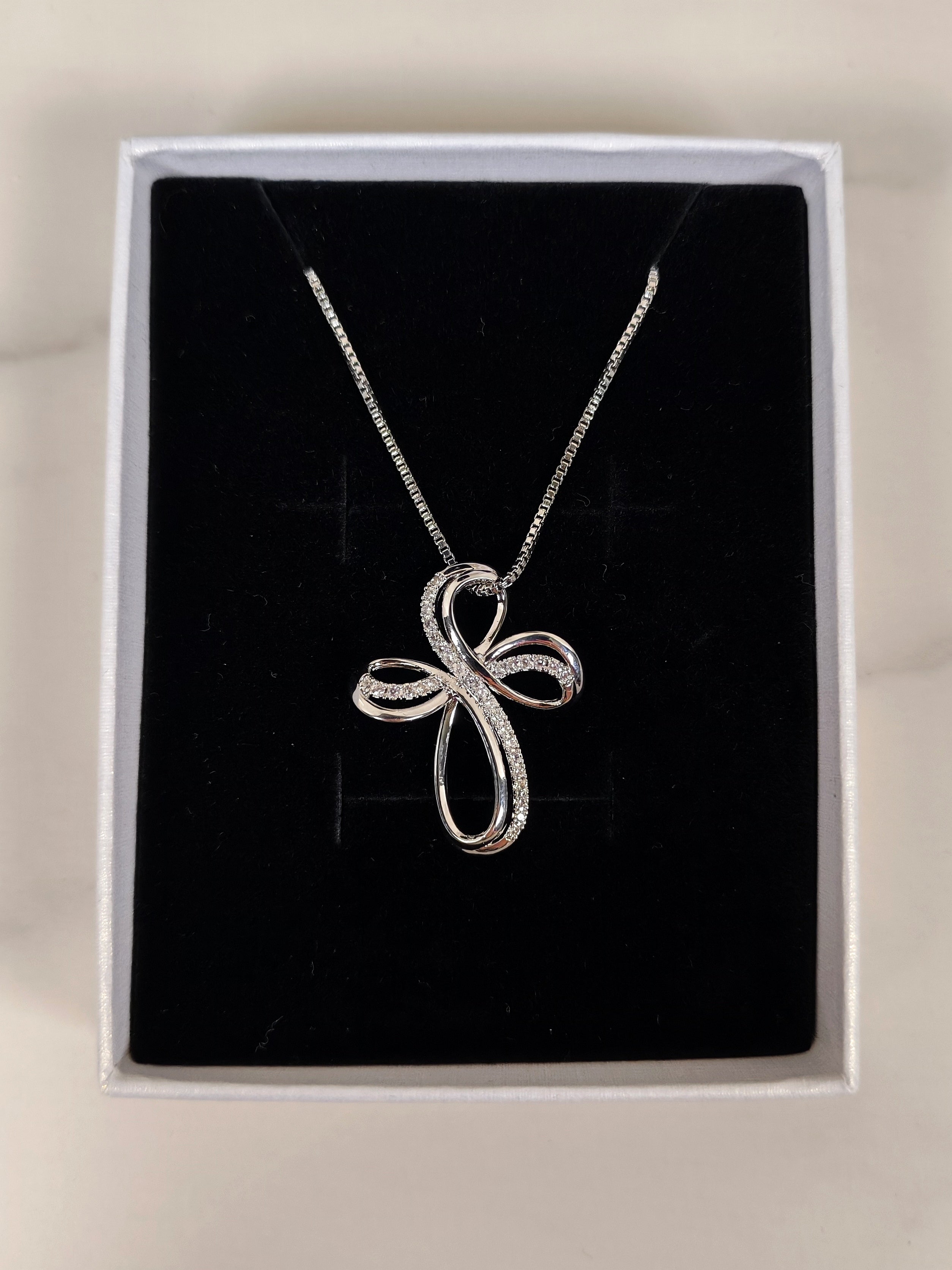 Collana Croce Infinita con Zirconi Luminosi