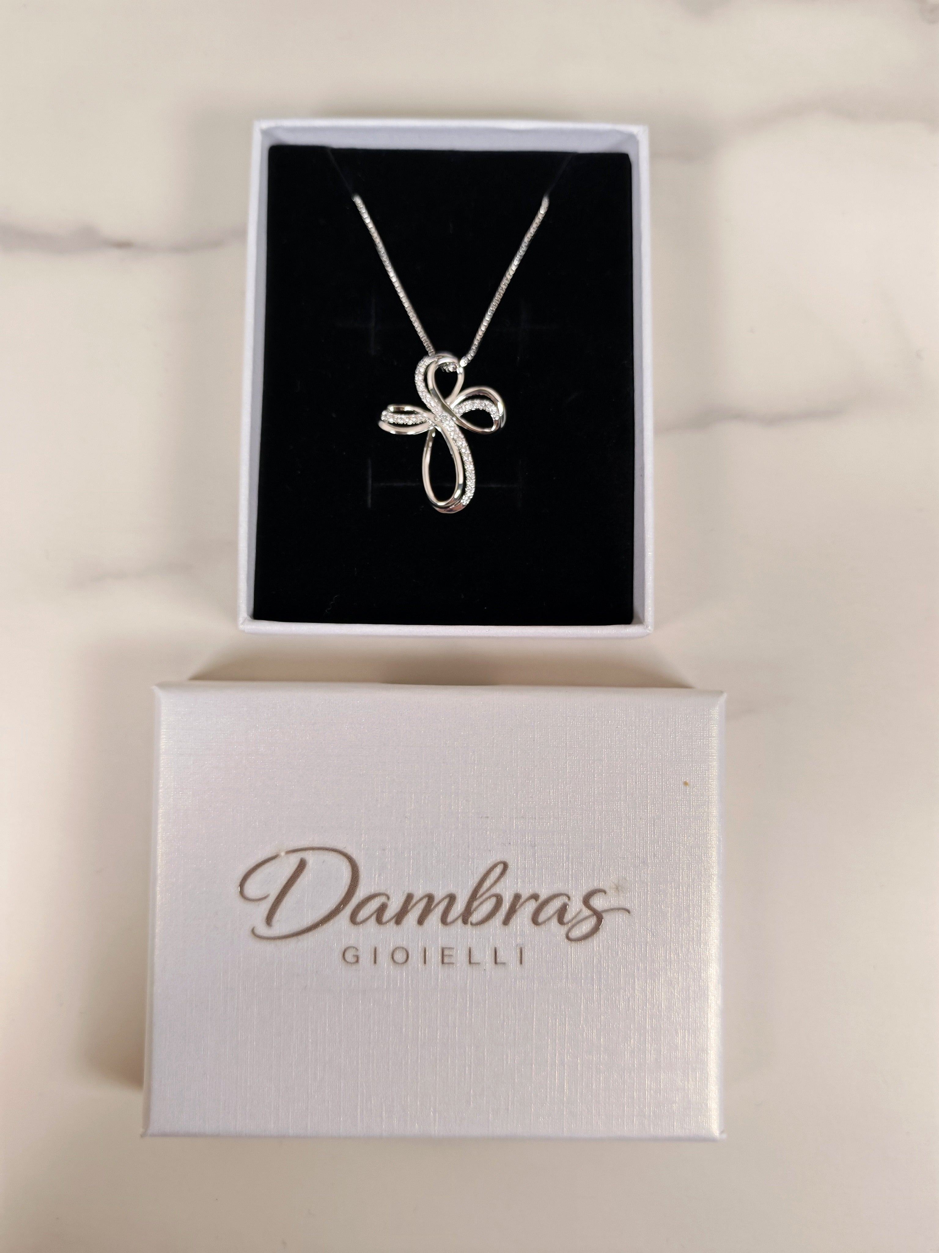 Collana Croce Infinita con Zirconi Luminosi