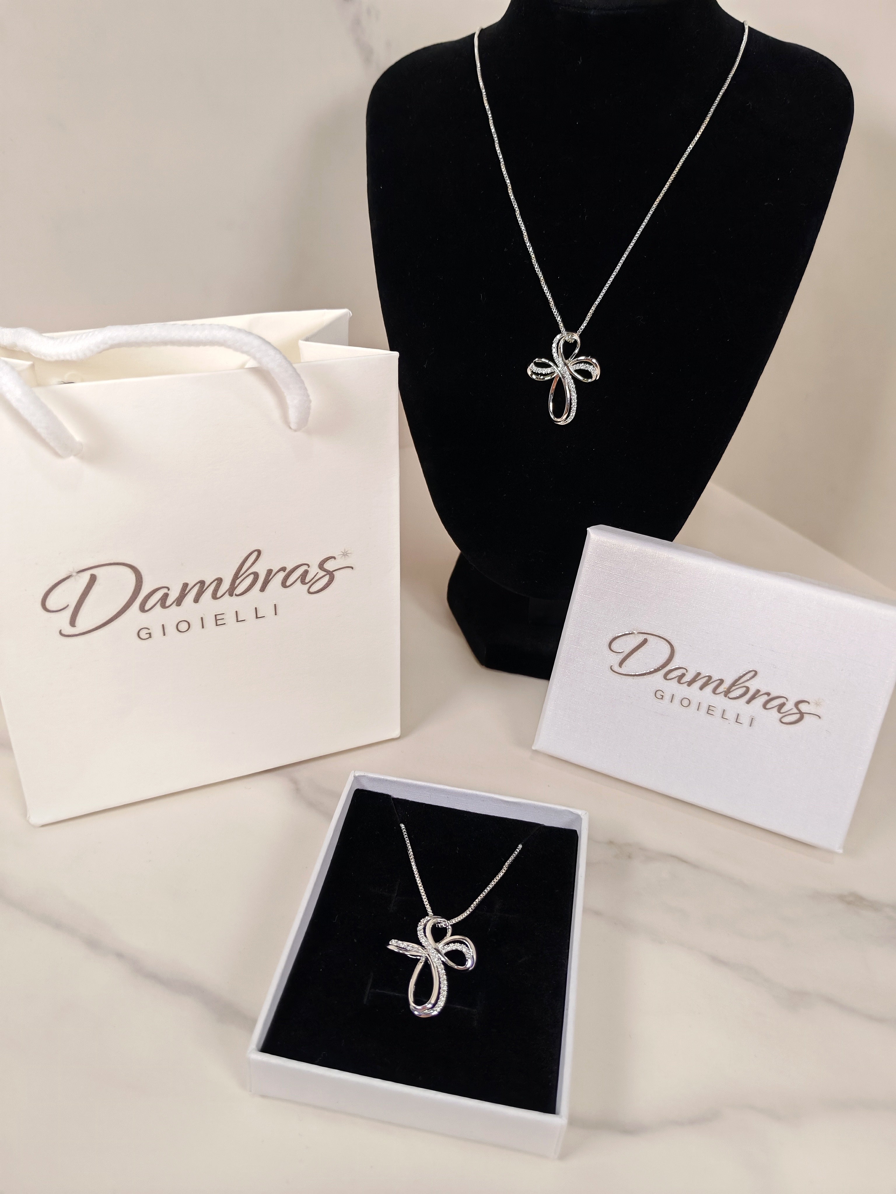 Collana Croce Infinita con Zirconi Luminosi