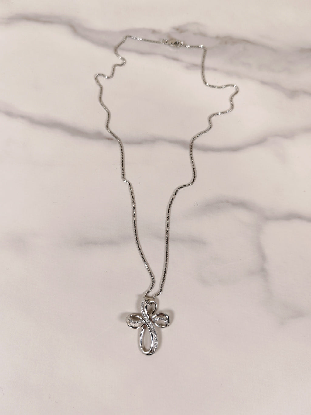 Collana Croce Infinita con Zirconi Luminosi