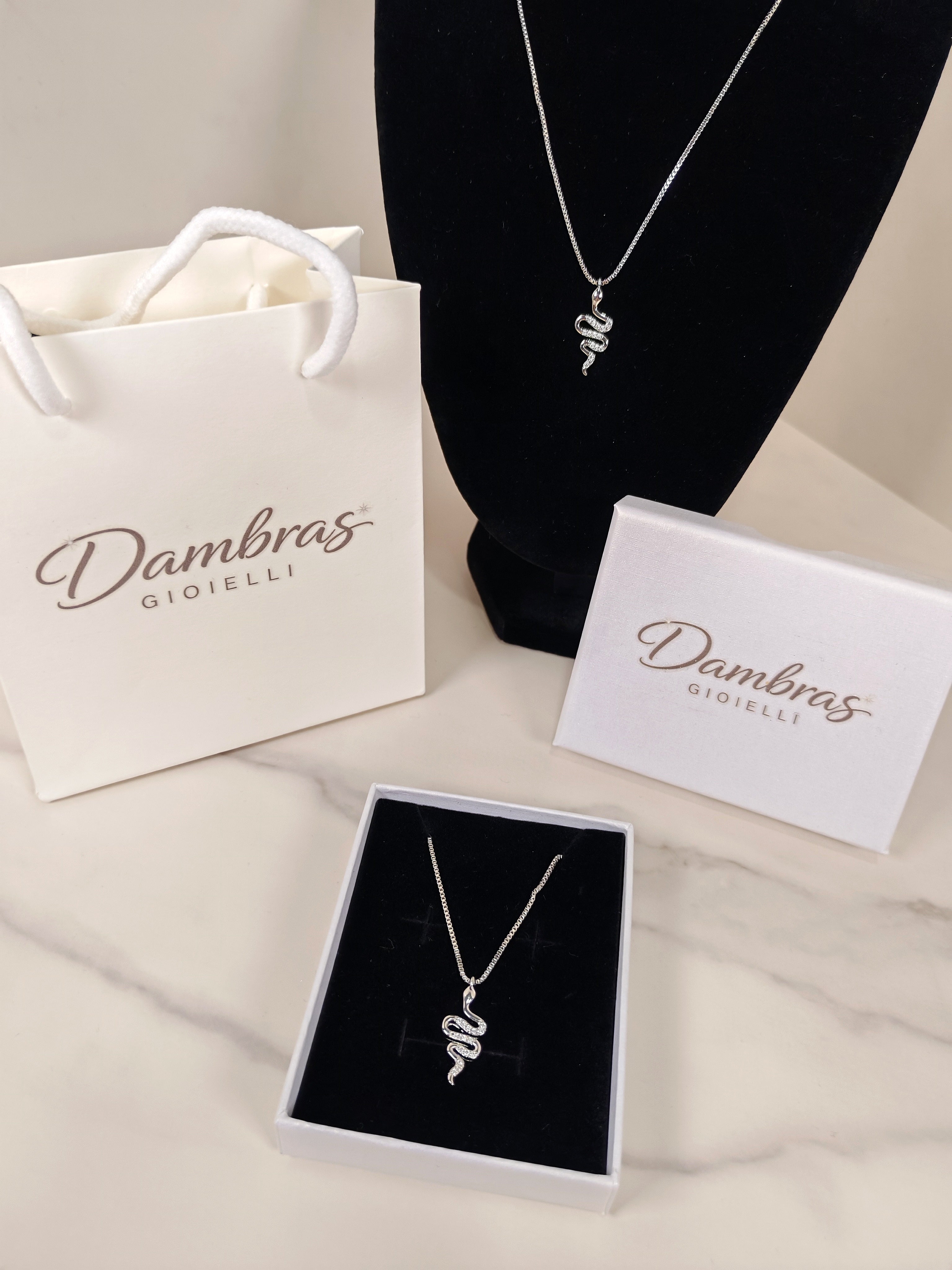 Collana Serpente in Acciaio con Zirconi Luminosi – Accessorio Elegante