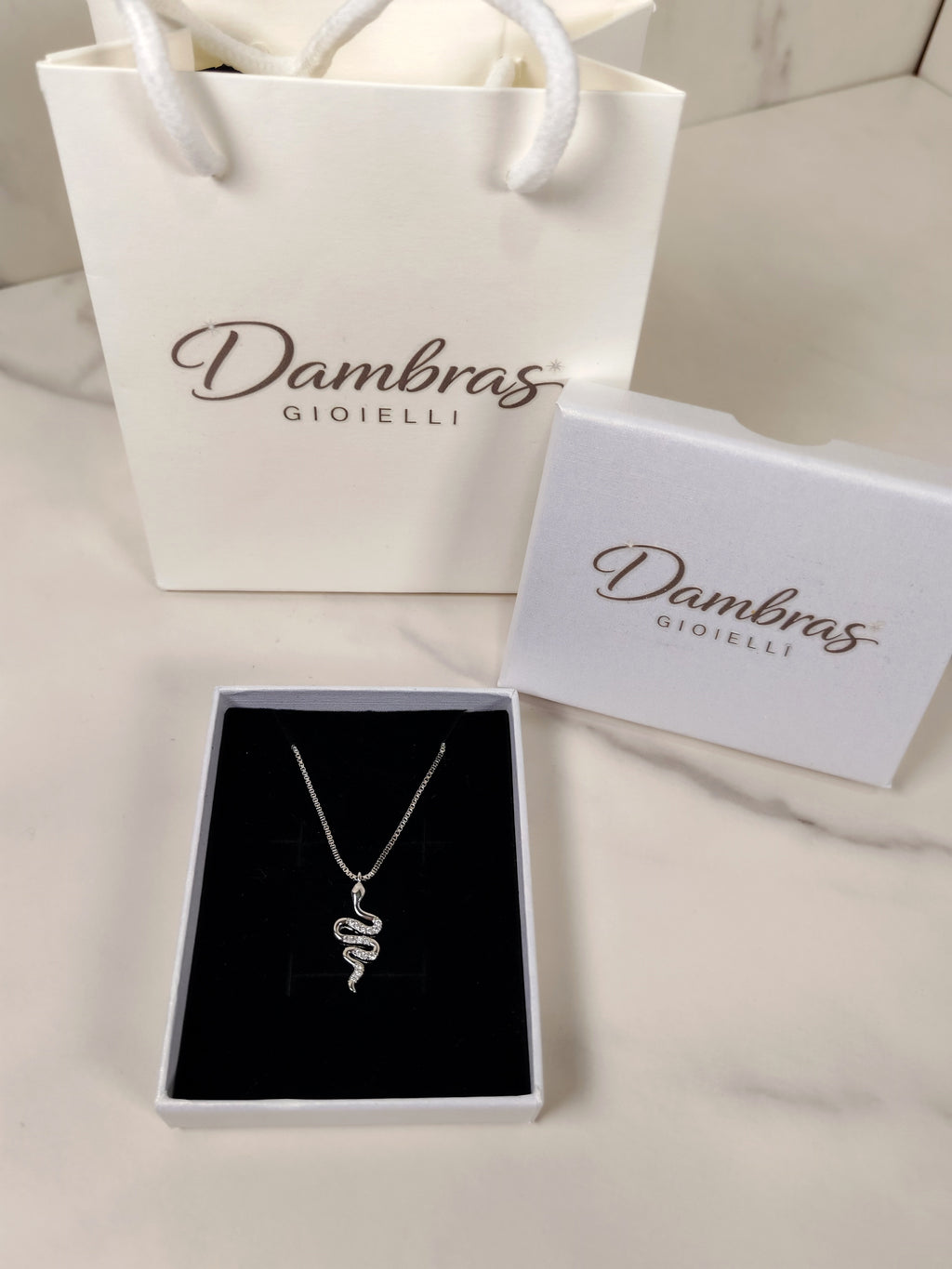 Collana Serpente in Acciaio con Zirconi Luminosi – Accessorio Elegante