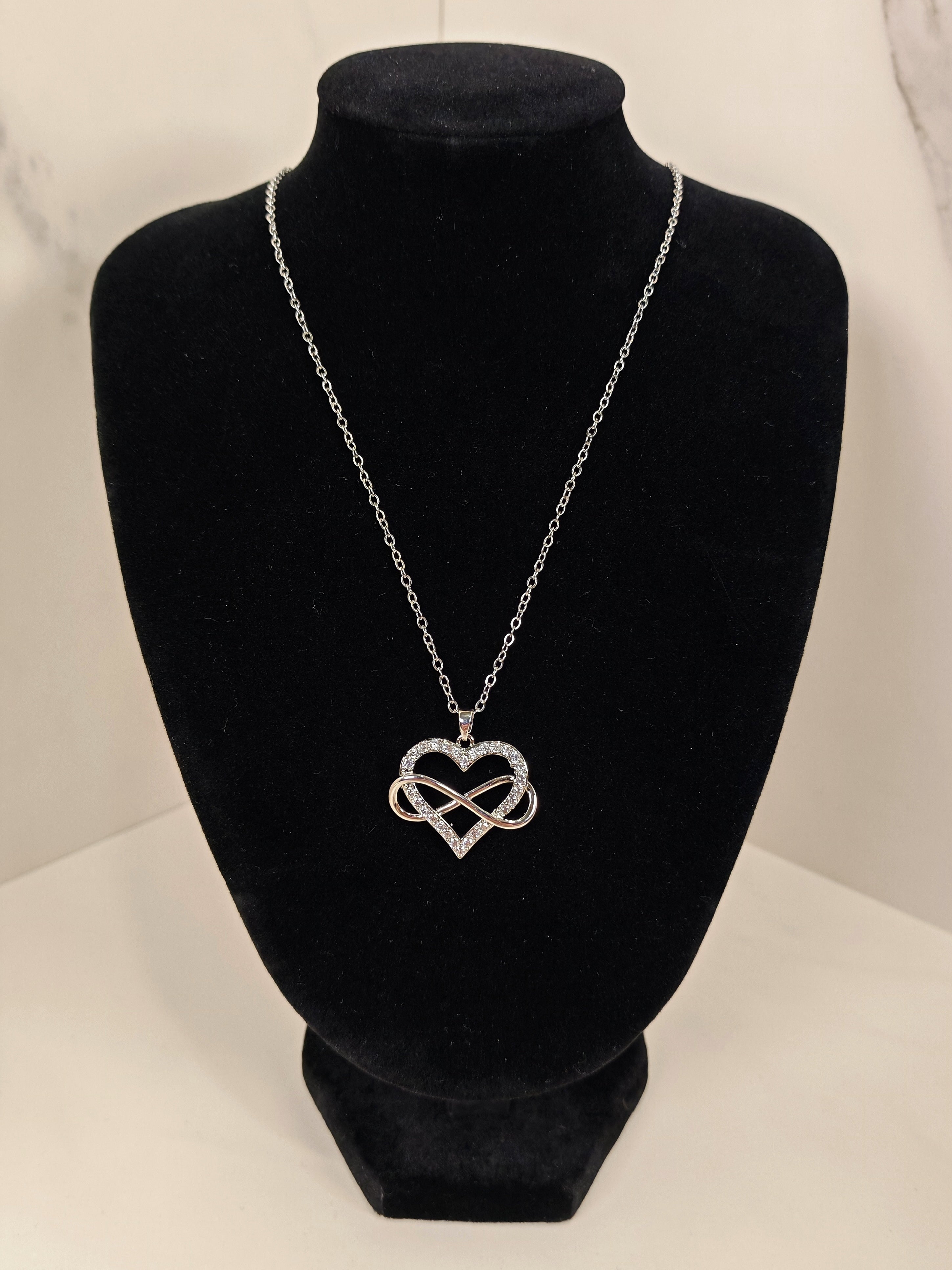 Collana Abbraccio Luminoso  Infinito con Cuore e Zirconi