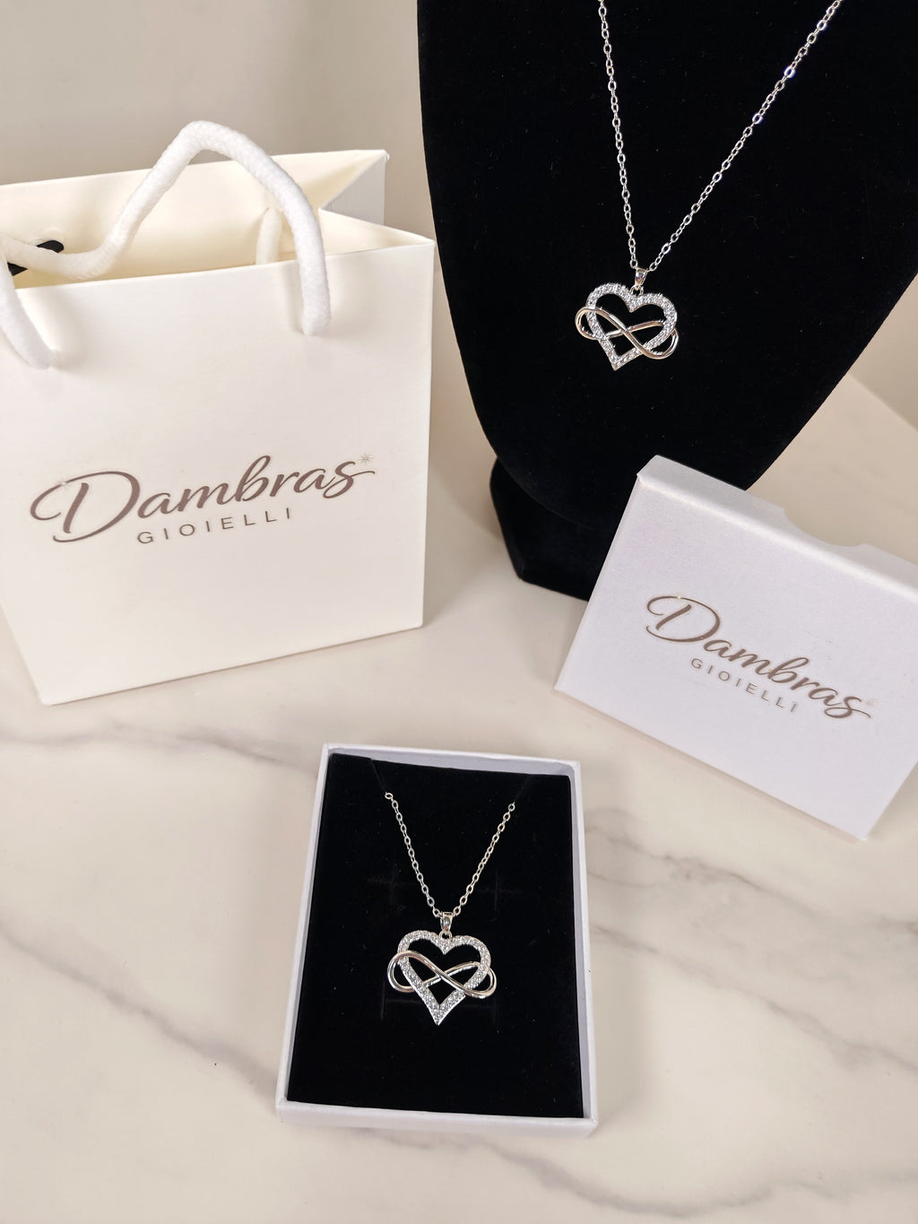 Collana Abbraccio Luminoso  Infinito con Cuore e Zirconi