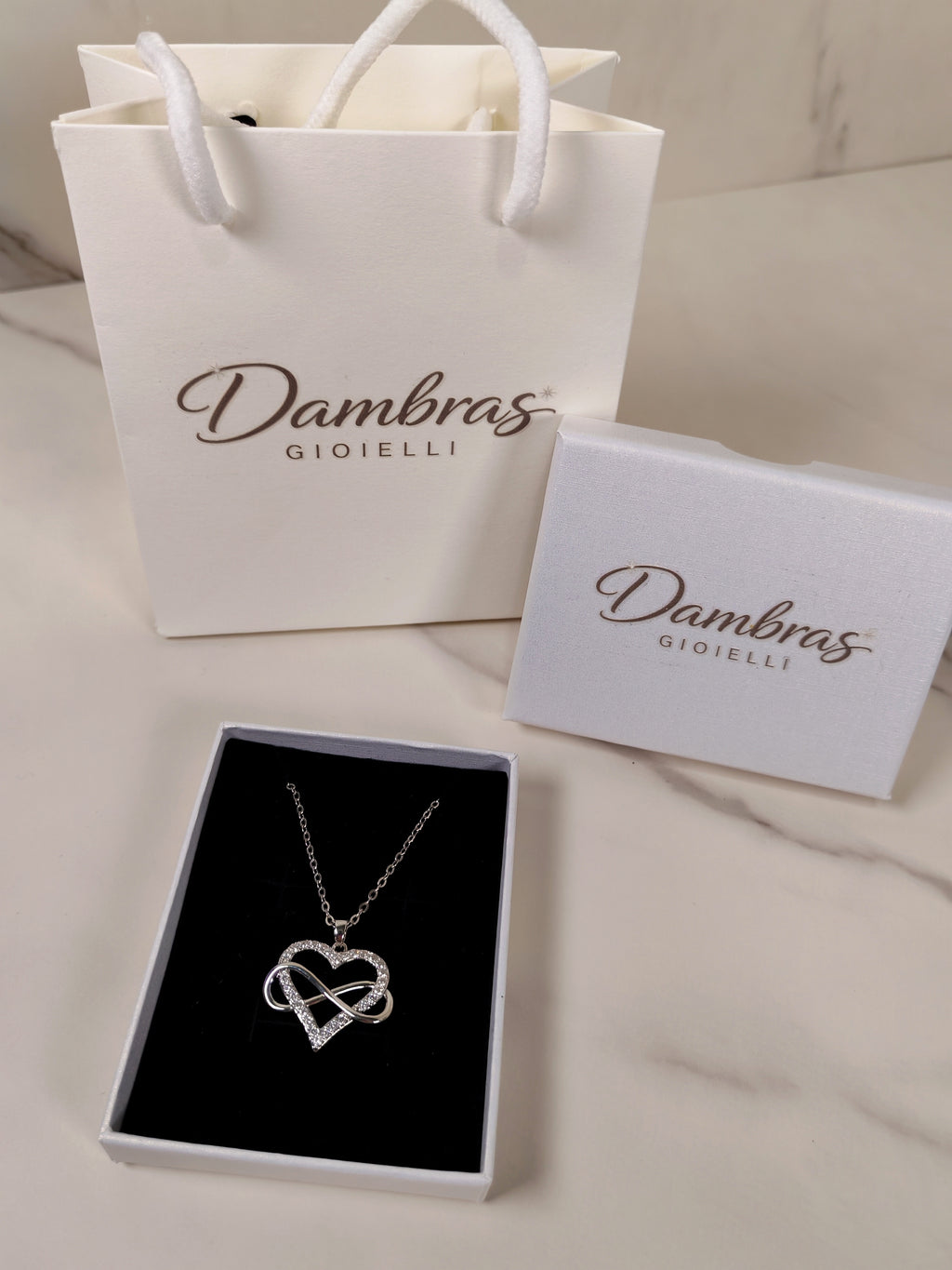 Collana Abbraccio Luminoso  Infinito con Cuore e Zirconi