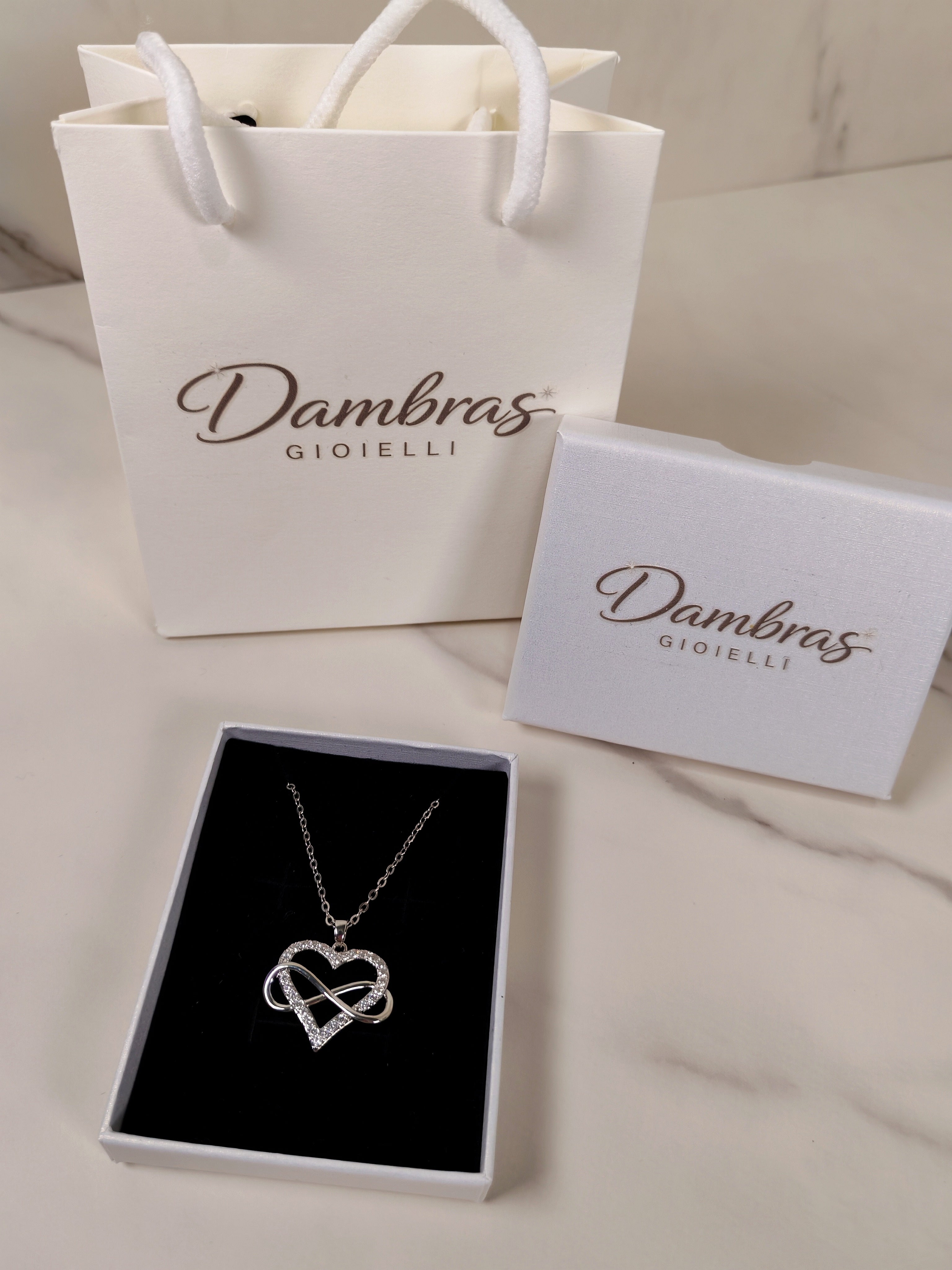 Collana Abbraccio Luminoso  Infinito con Cuore e Zirconi