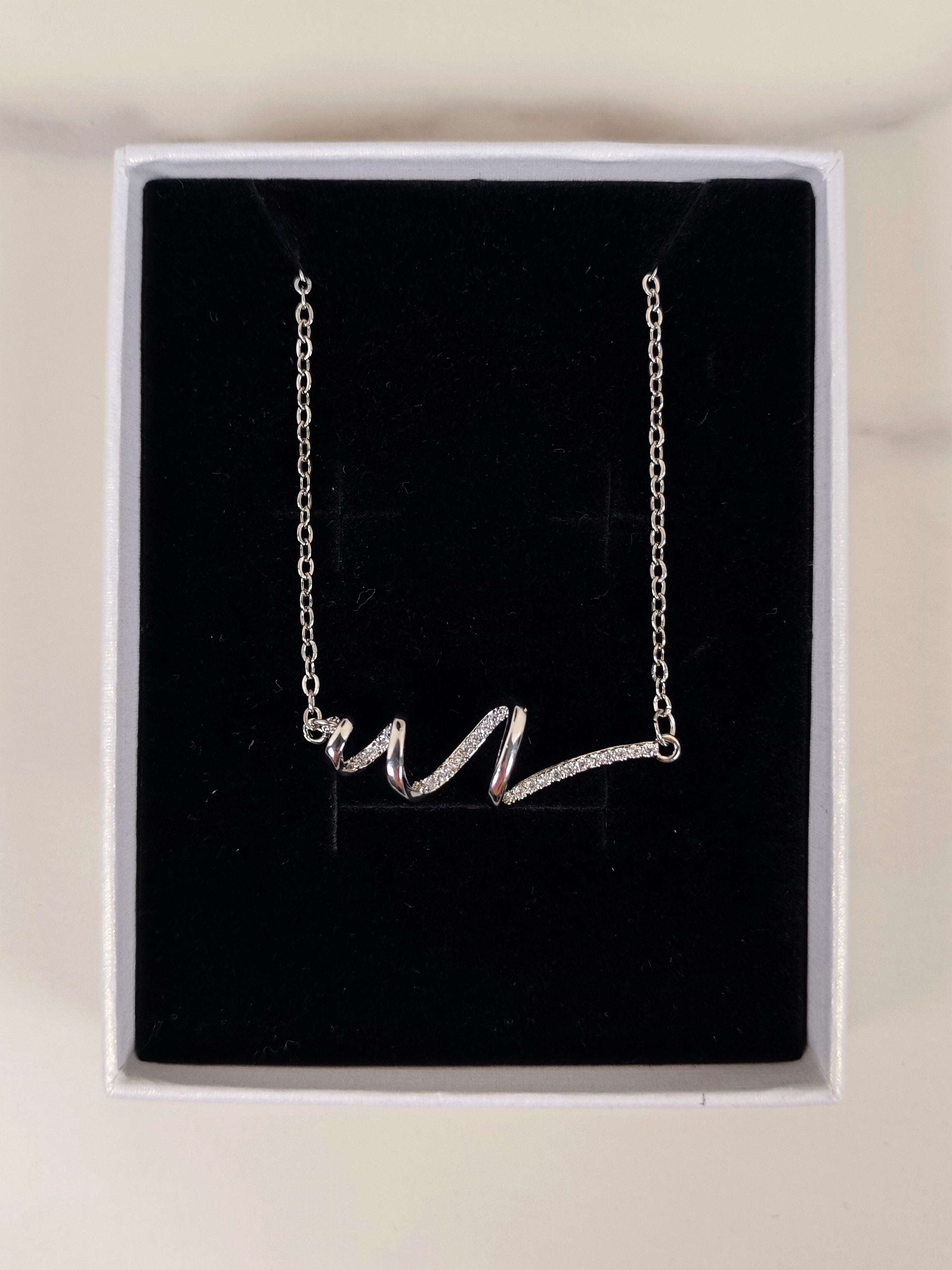 Collana Onda di Luce con Zirconi Brillanti