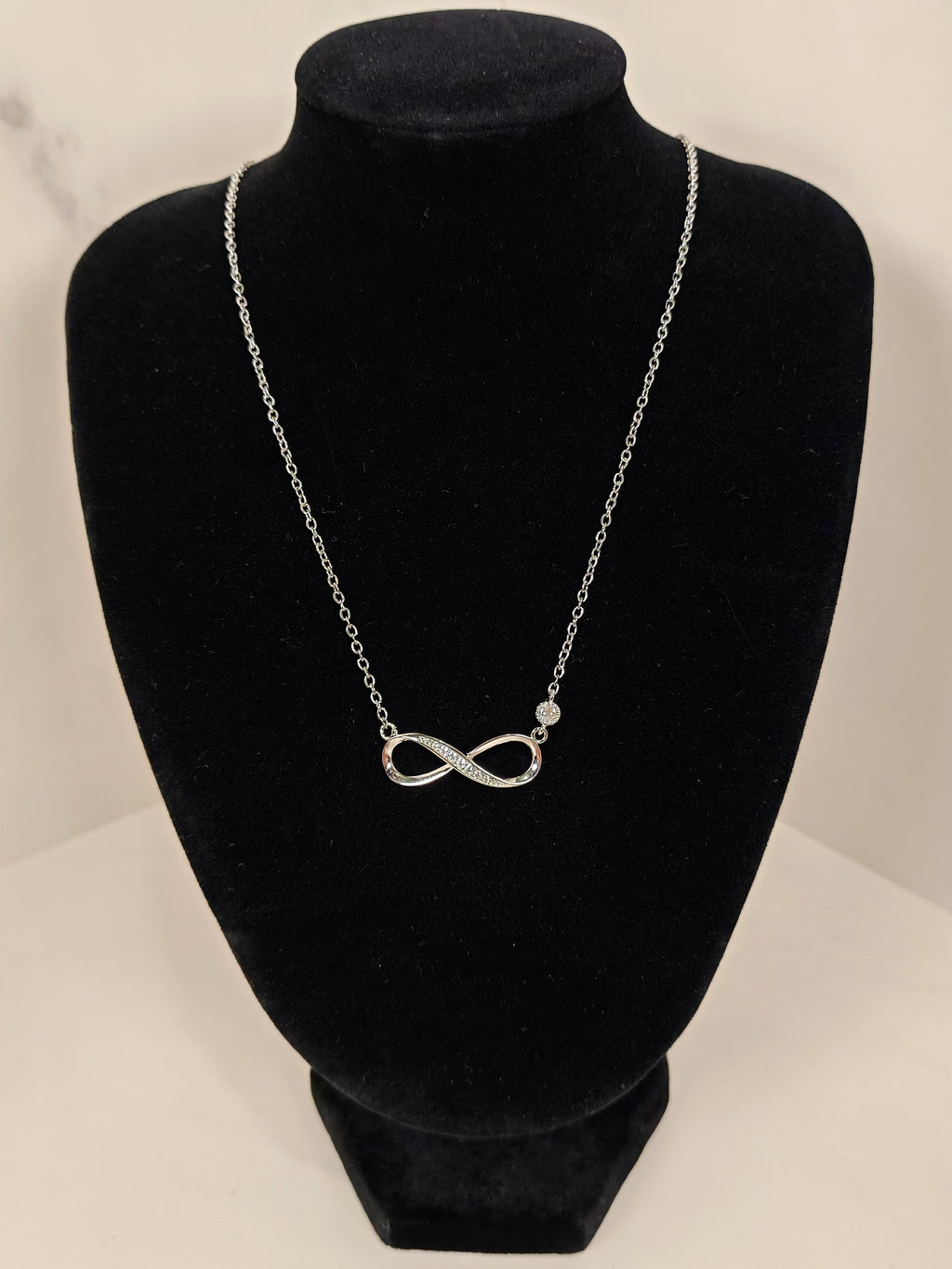 Collana Infinito Elegance con Zirconi Luminosi