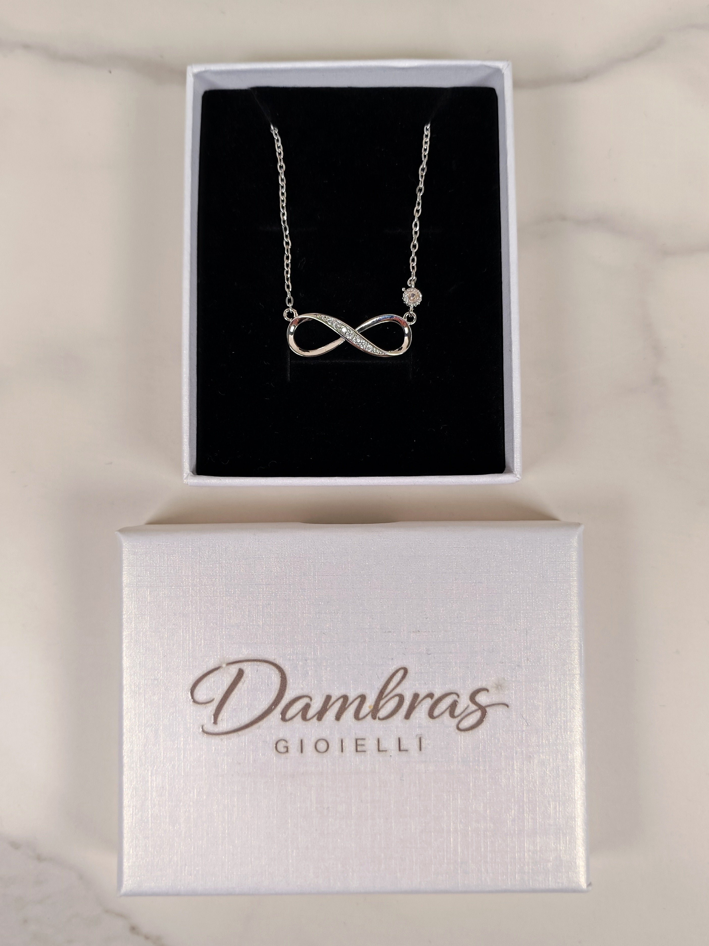 Collana Infinito Elegance con Zirconi Luminosi