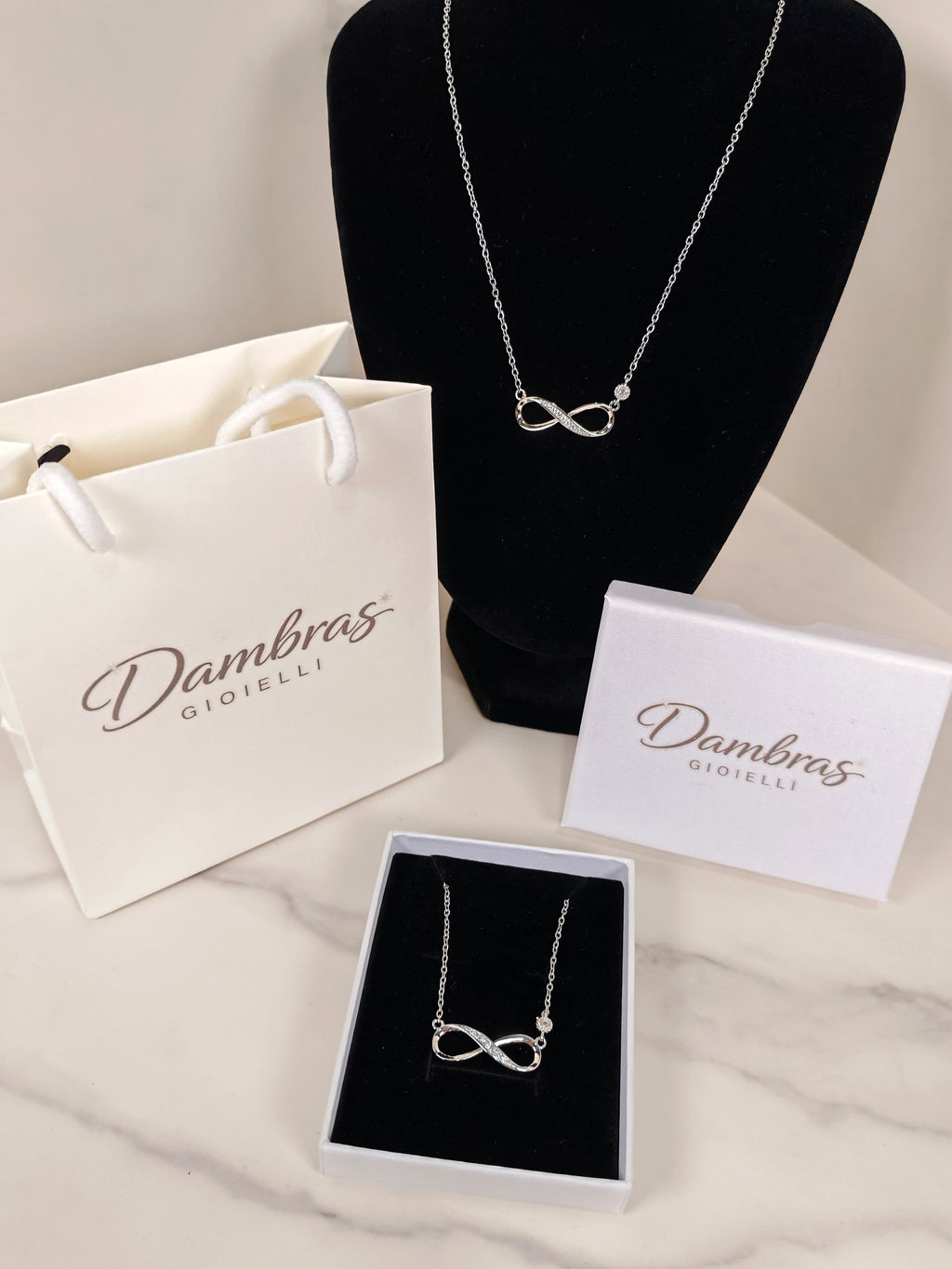 Collana Infinito Elegance con Zirconi Luminosi