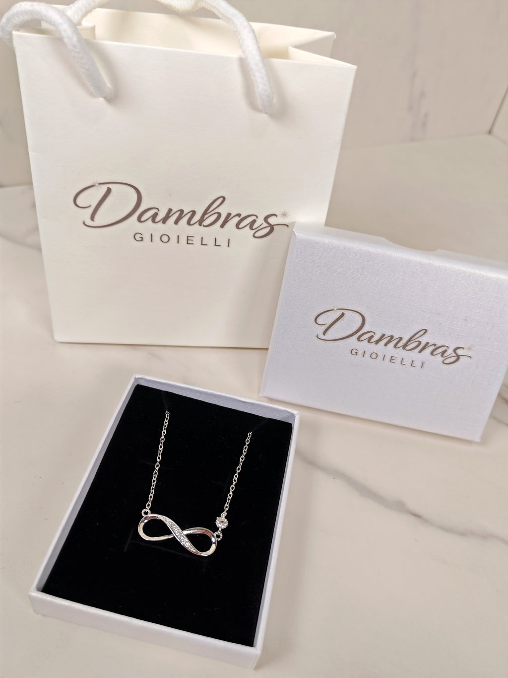 Collana Infinito Elegance con Zirconi Luminosi