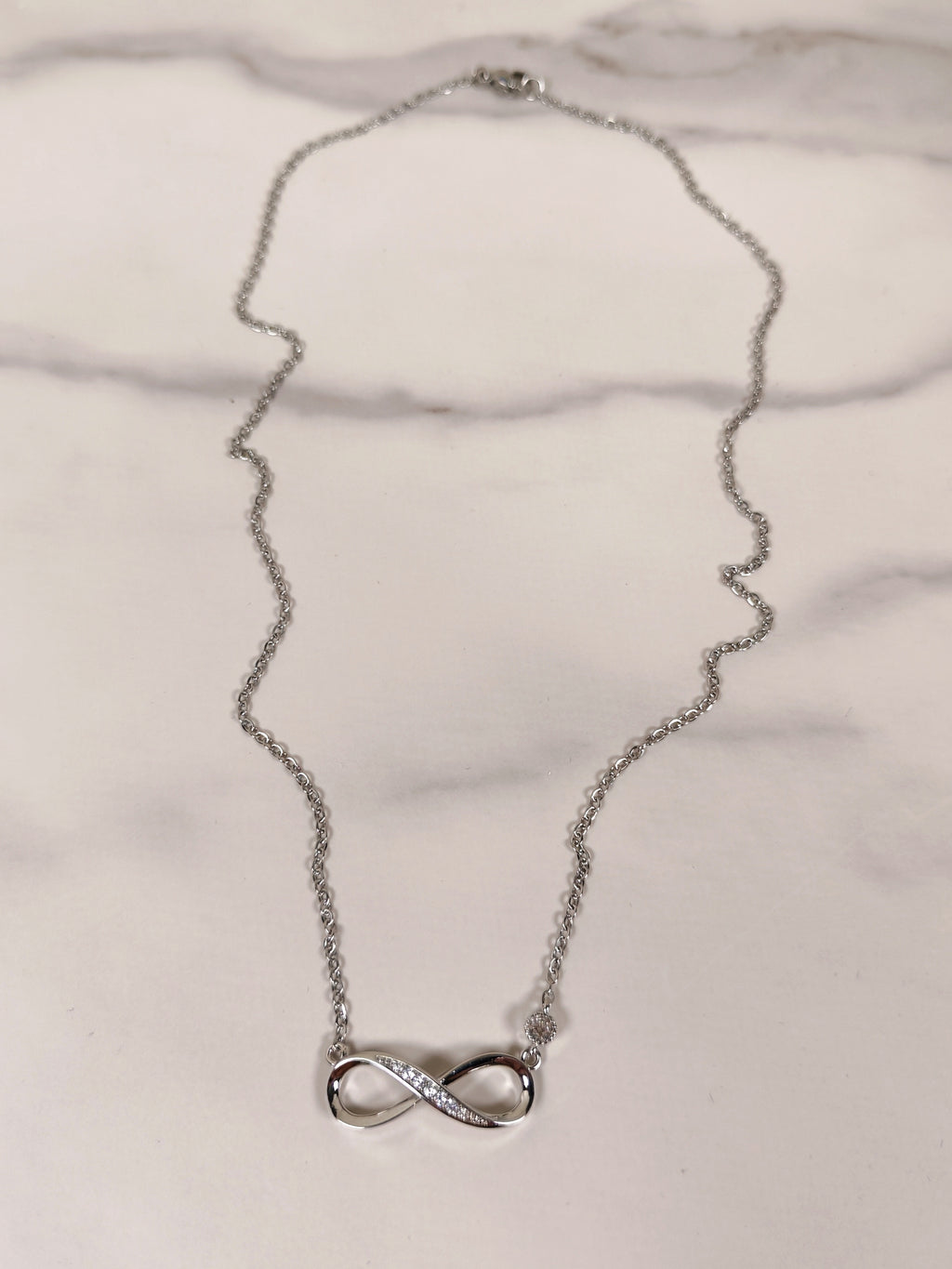 Collana Infinito Elegance con Zirconi Luminosi
