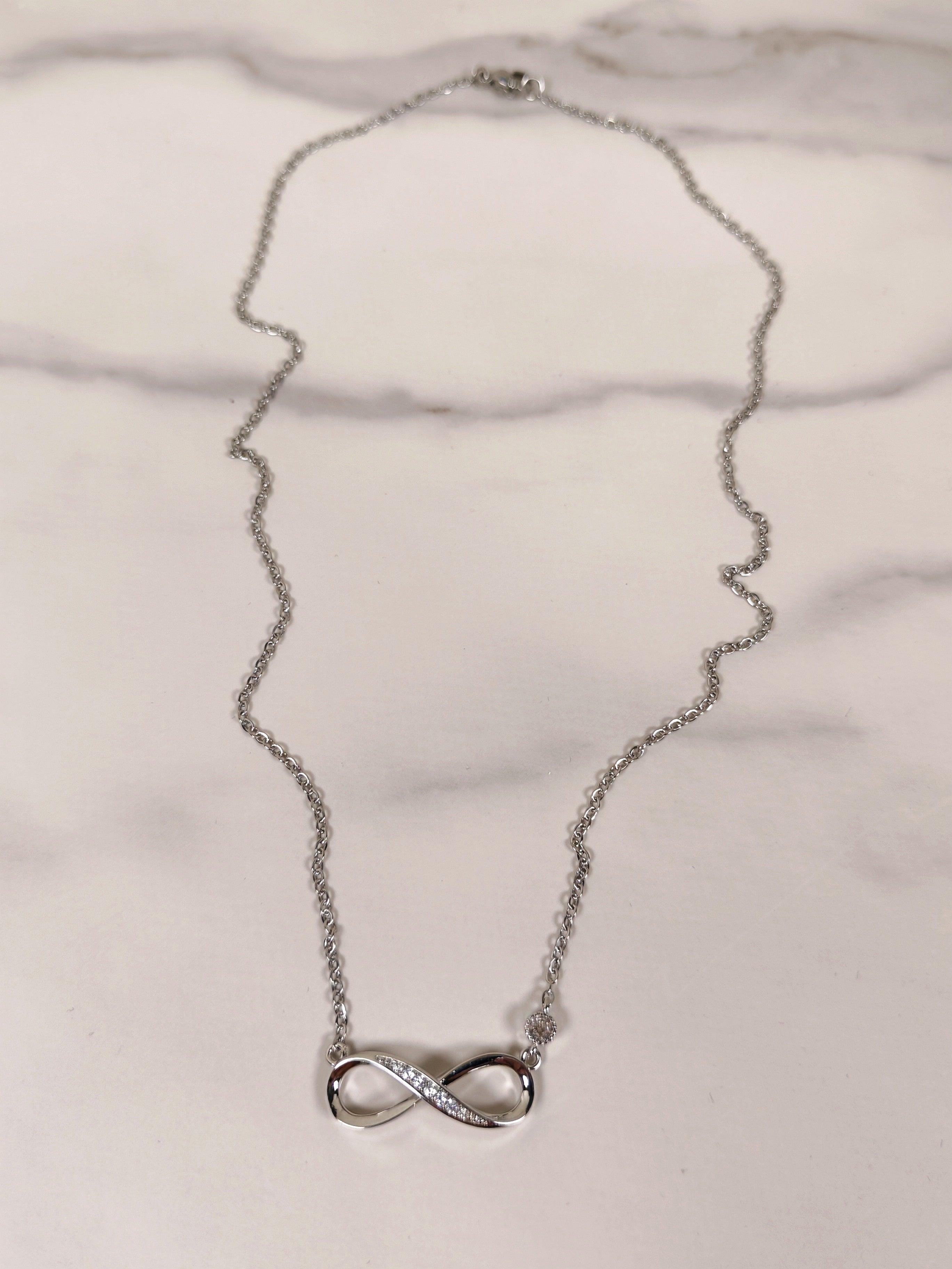 Collana Infinito Elegance con Zirconi Luminosi