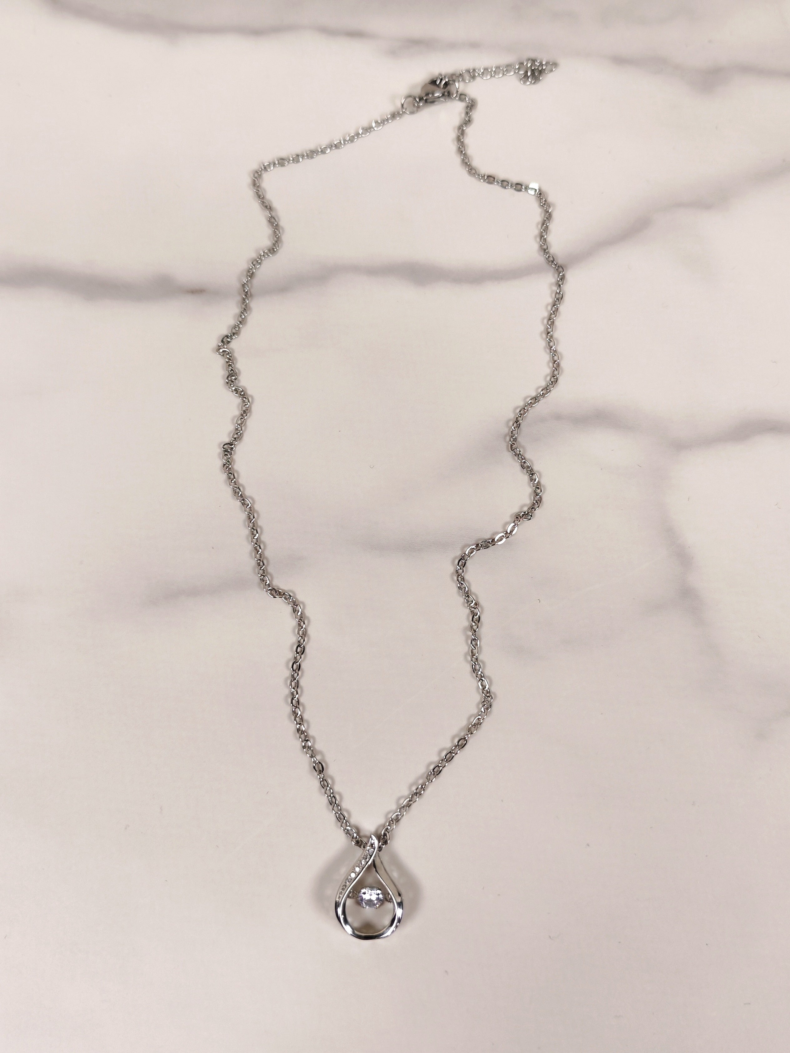 Collana Luce Infinita con Ciondolo a Goccia e Zircone Centrale