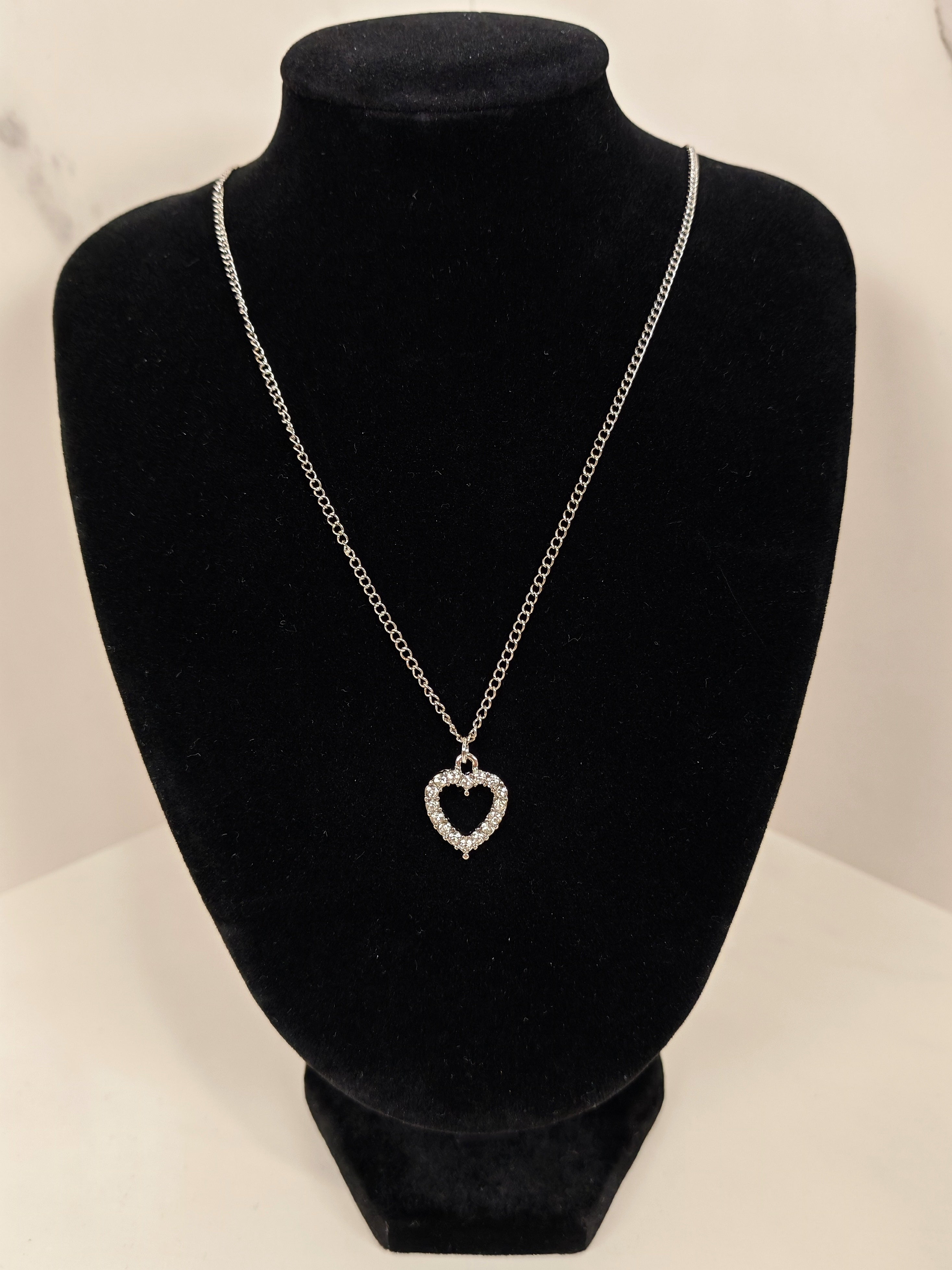 Collana con Ciondolo a Cuore Luminoso e Zirconi