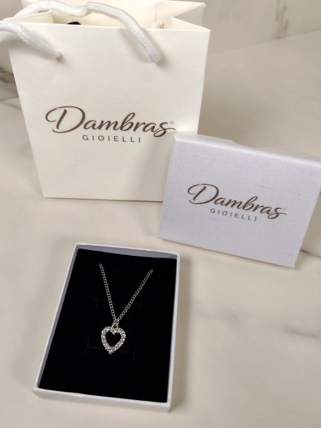 Collana con Ciondolo a Cuore Luminoso e Zirconi