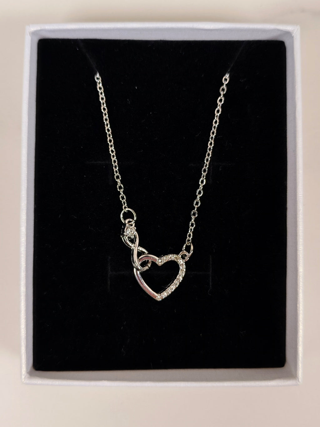 Collana Cuore Infinito con Zirconi Luminosi