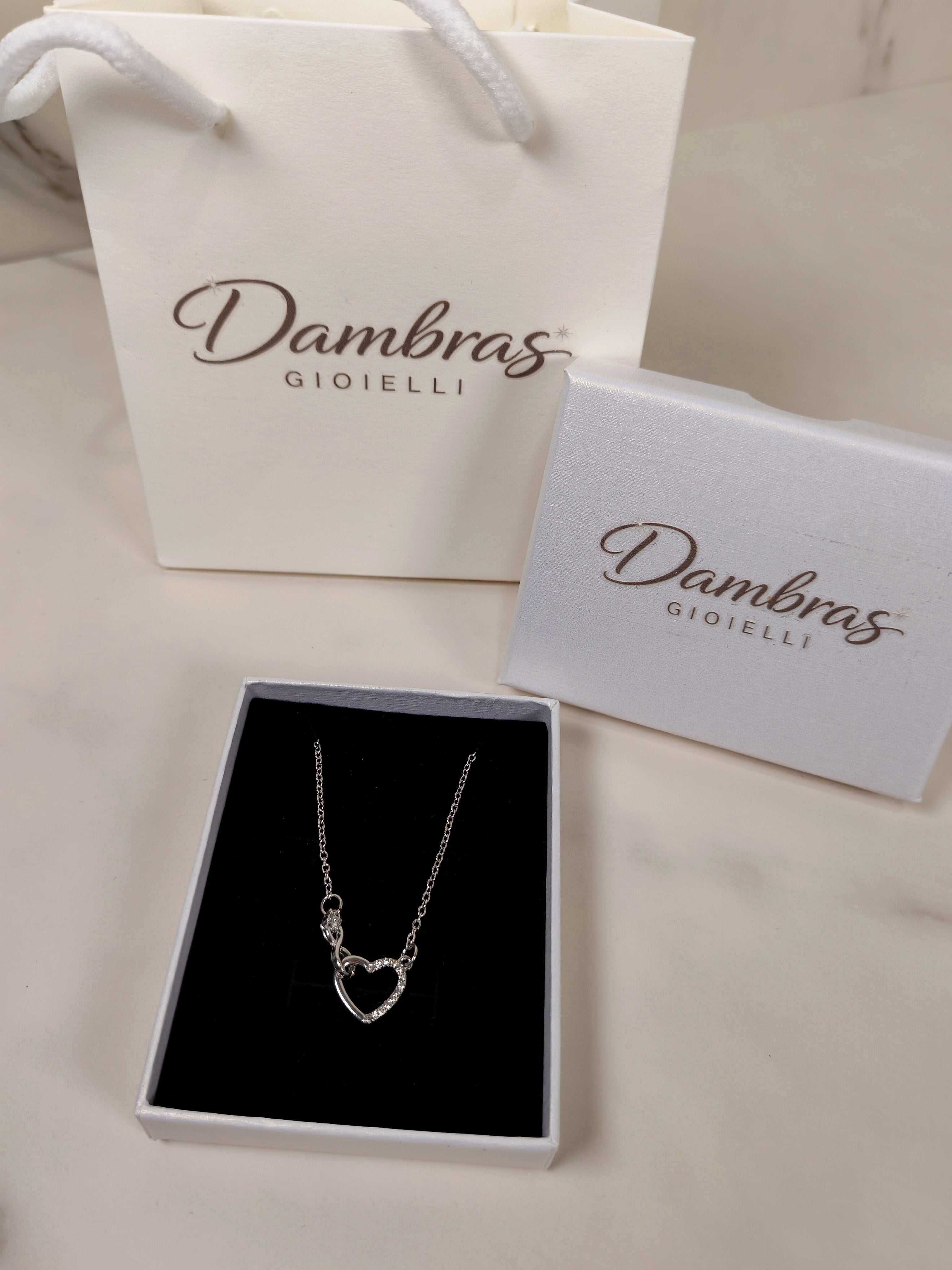 Collana Cuore Infinito con Zirconi Luminosi