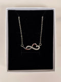 Collana Infinito con Cuore e Zirconi – Elegante e Romantica
