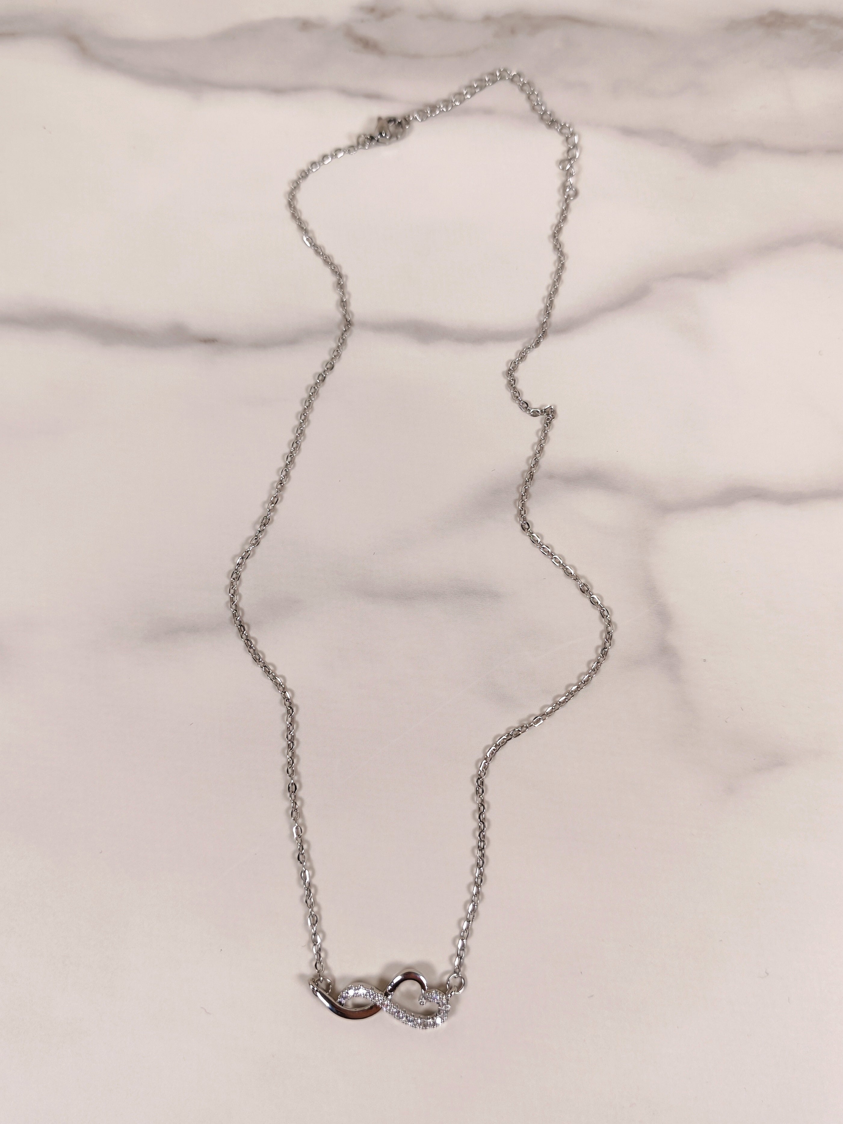 Collana Infinito con Cuore e Zirconi – Elegante e Romantica